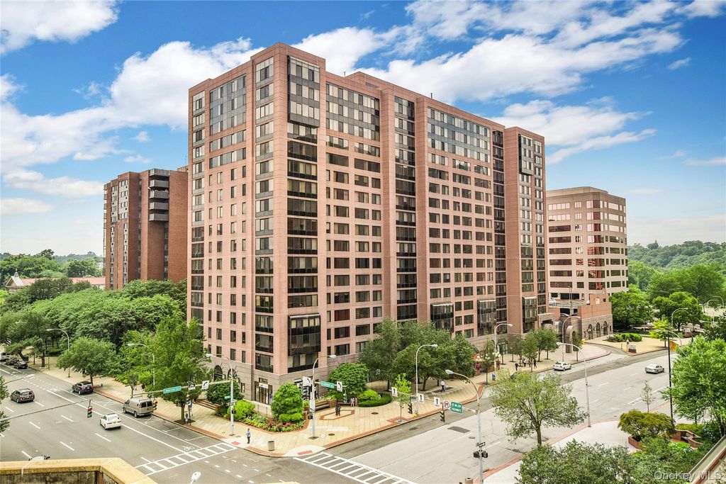 Photo of 4 Martine Avenue #418, White Plains, NY 10606 (MLS # 936364)