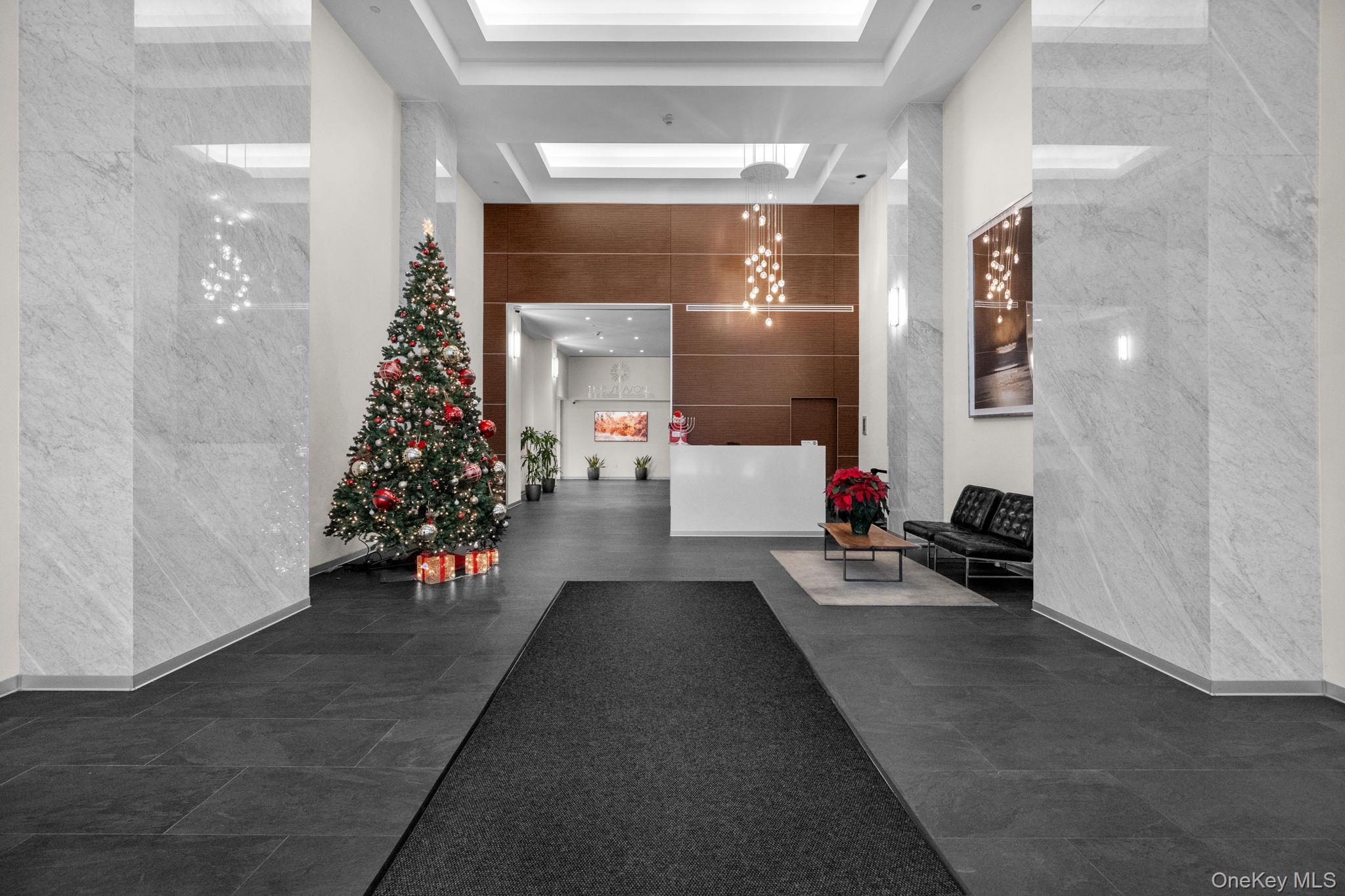 4 Martine Avenue 418