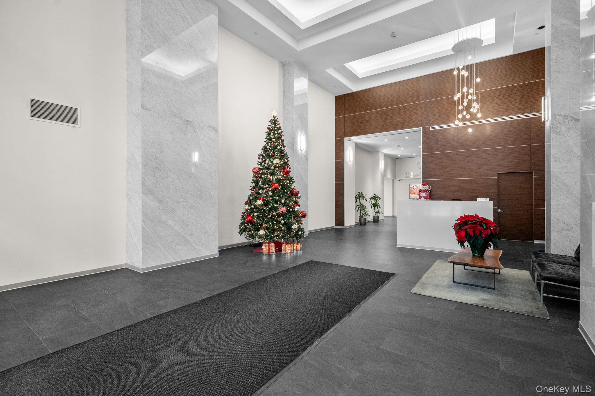 4 Martine Avenue 418