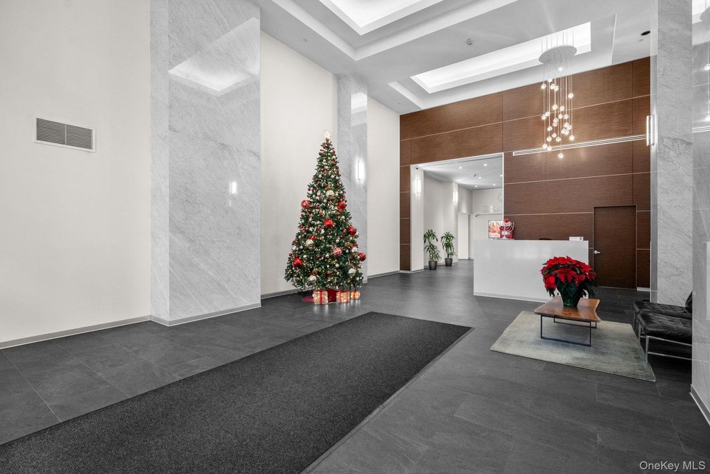 Photo of 4 Martine Avenue #418, White Plains, NY 10606 (MLS # 936364)