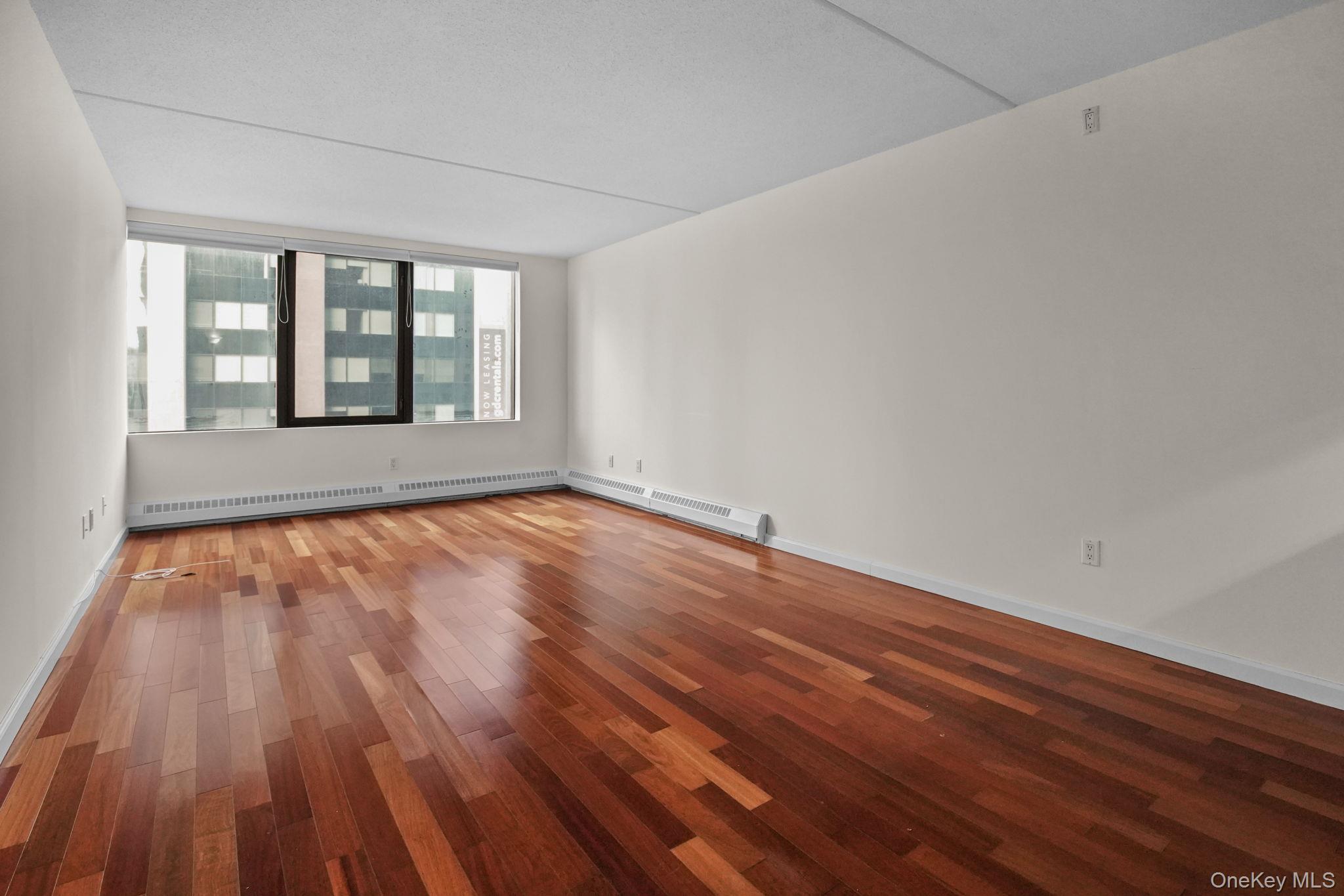 4 Martine Avenue 418