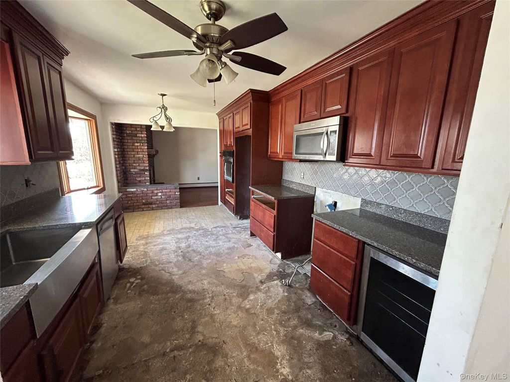 Photo of 8 Mahogany Road, Rocky Point, NY 11778 (MLS # 986724)