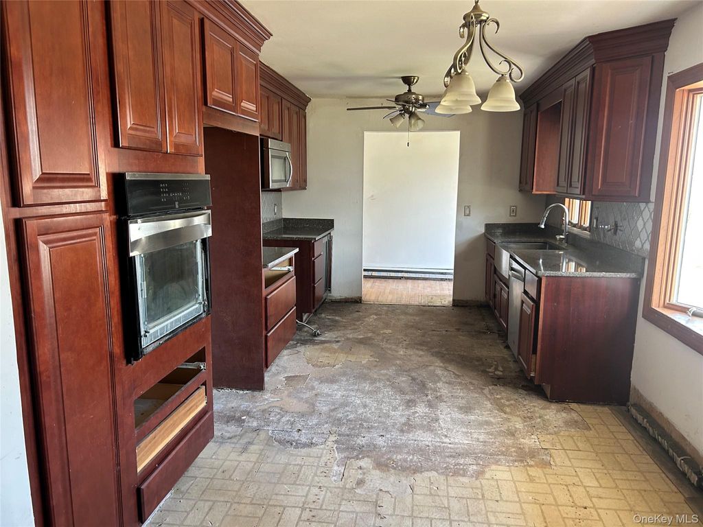 Photo of 8 Mahogany Road, Rocky Point, NY 11778 (MLS # 986724)