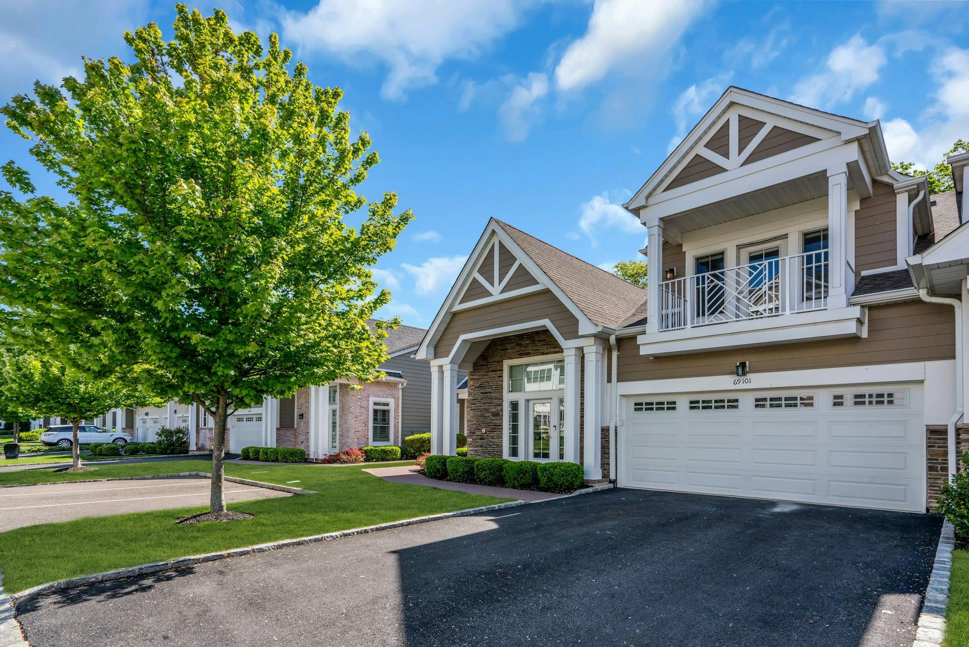 69101 Spruce Pond Circle #69101, Plainview, New York image 2