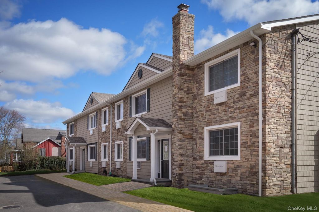 Photo of 105 Overton Avenue #E, Sayville, NY 11782 (MLS # 951628)