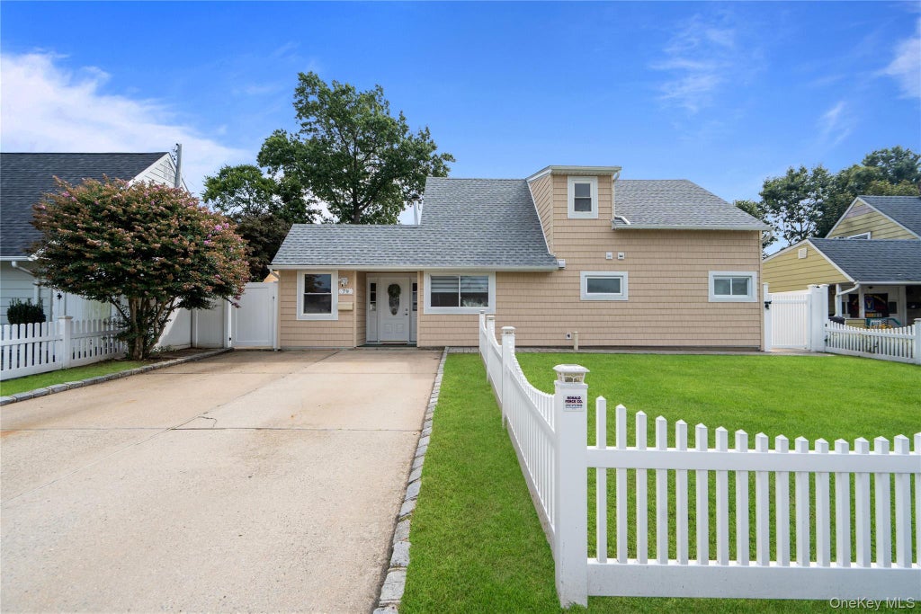 Photo of 79 Albatross Road, Levittown, NY 11756 (MLS # 1052557)