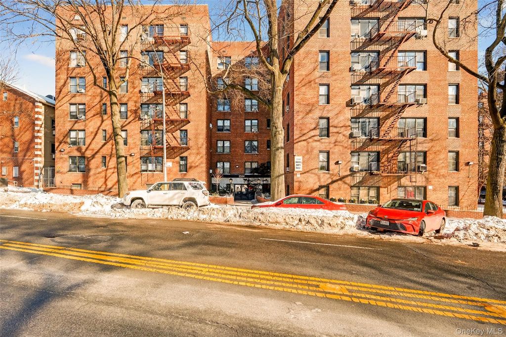 Photo of 2244 Bronx Park E #1H, Bronx, NY 10467 (MLS # 954189)