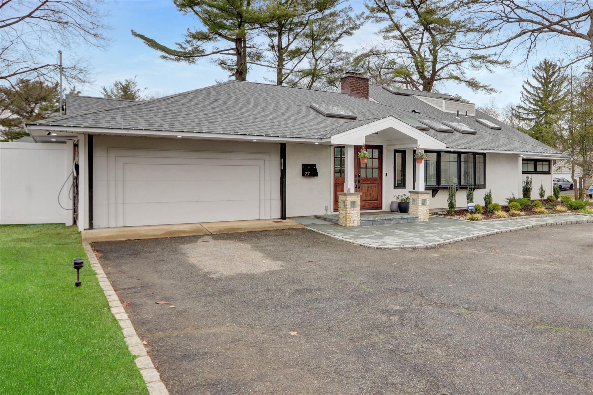 77 Dogleg Lane, Roslyn Heights, New York image 3