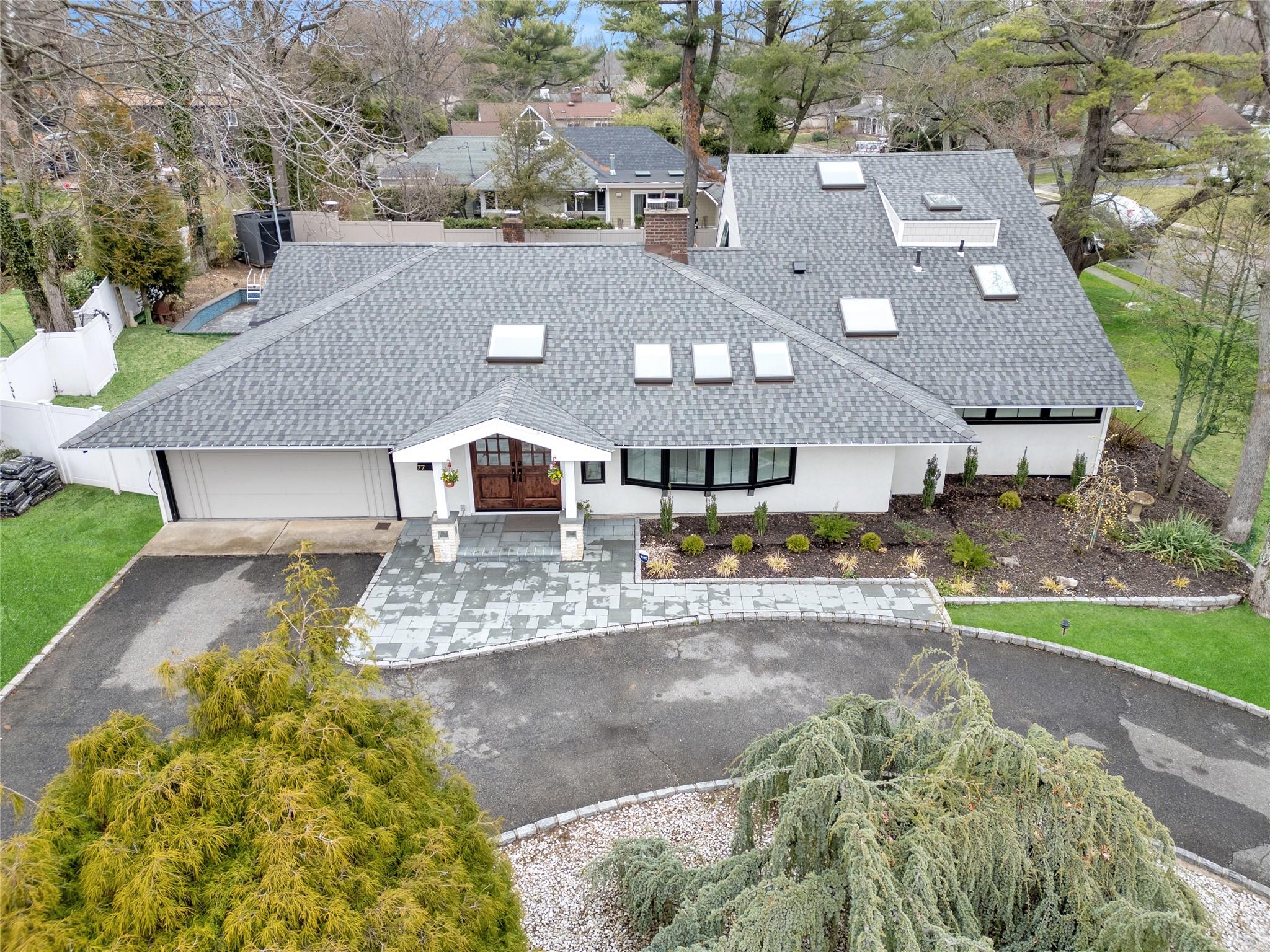 77 Dogleg Lane, Roslyn Heights, New York image 1