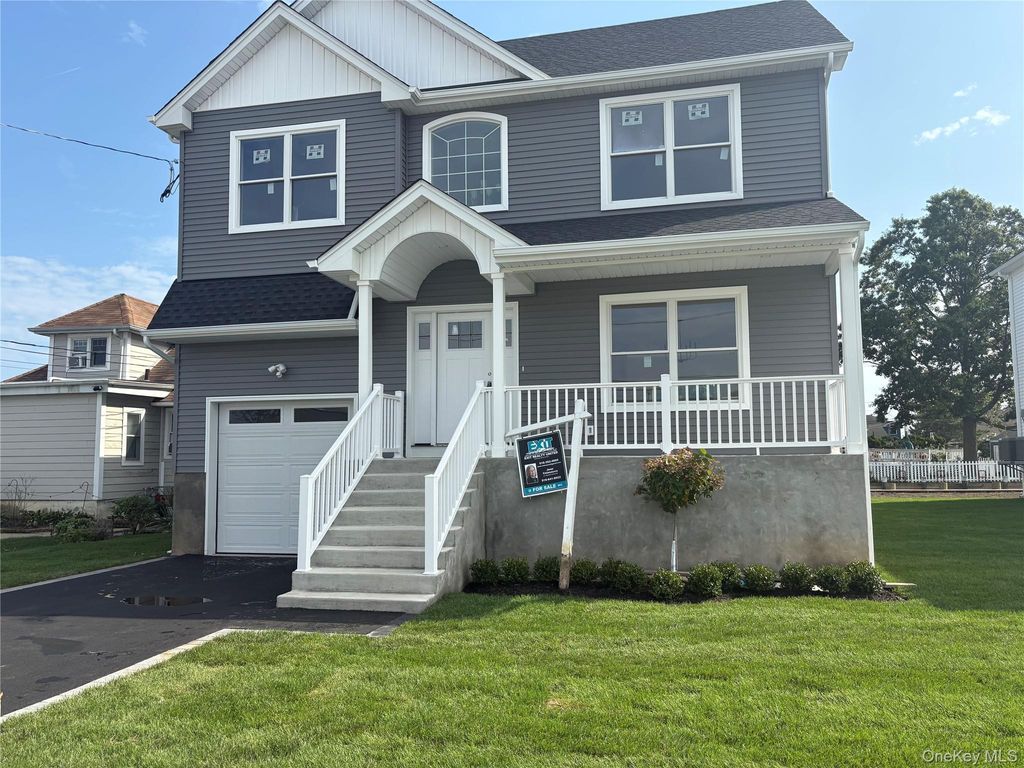 Photo of 1116 Washington Place, Baldwin Harbor, NY 11510 (MLS # 872076)