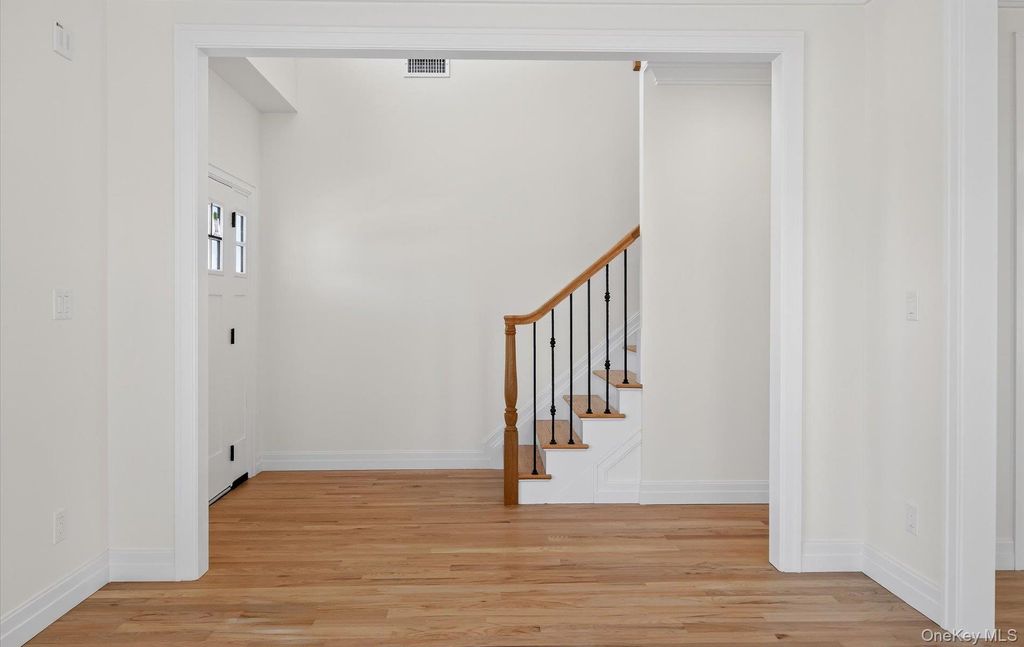 Photo of 1116 Washington Place, Baldwin Harbor, NY 11510 (MLS # 872076)