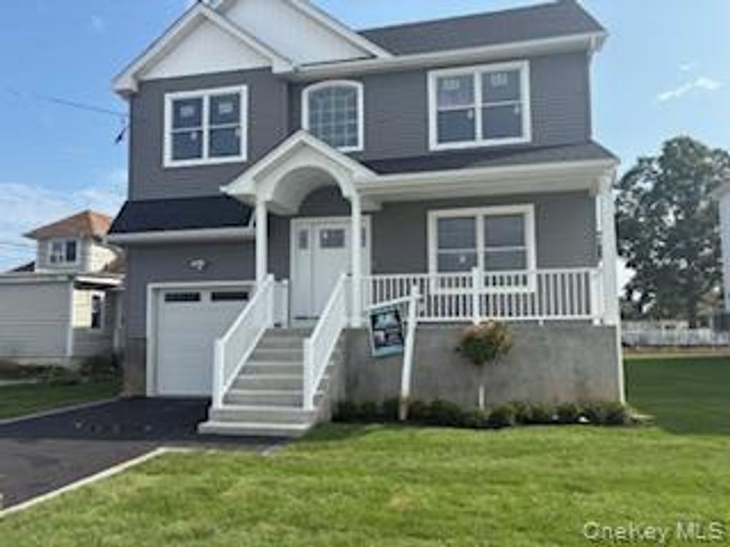 Photo of 1116 Washington Place, Baldwin Harbor, NY 11510 (MLS # 872076)
