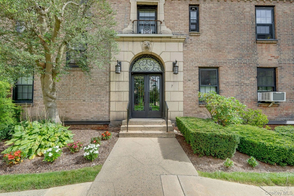 Photo of 1273 North Avenue #3F, New Rochelle, NY 10804 (MLS # 1044428)