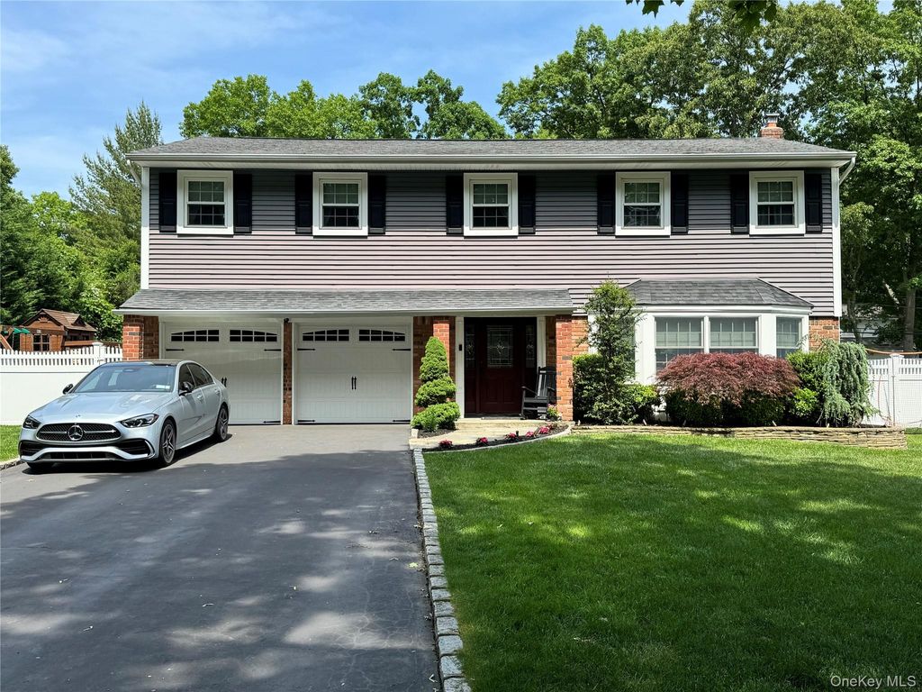 Photo of 17 Erita Lane, Smithtown, NY 11787 (MLS # 965382)