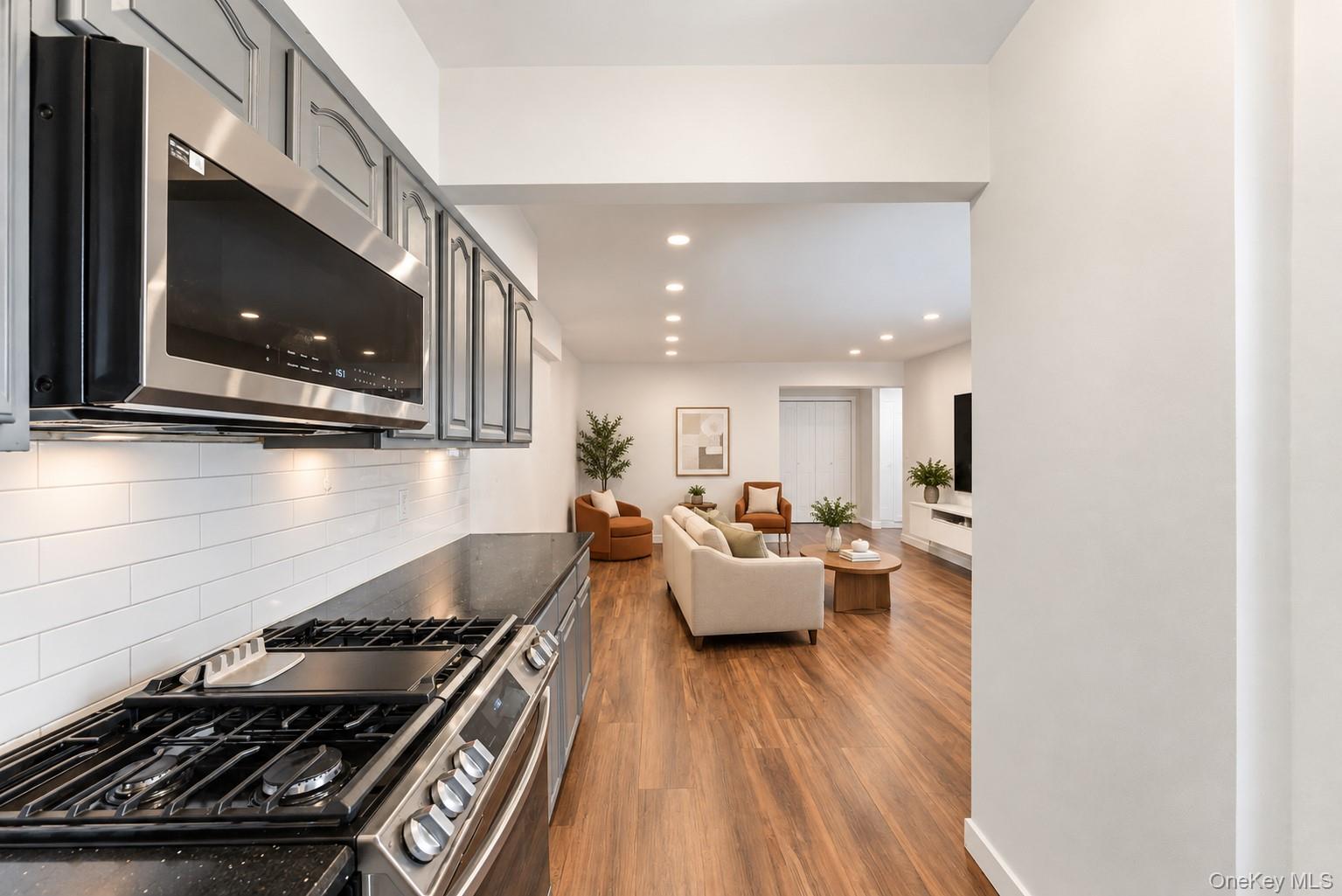 250 N Broadway 5B