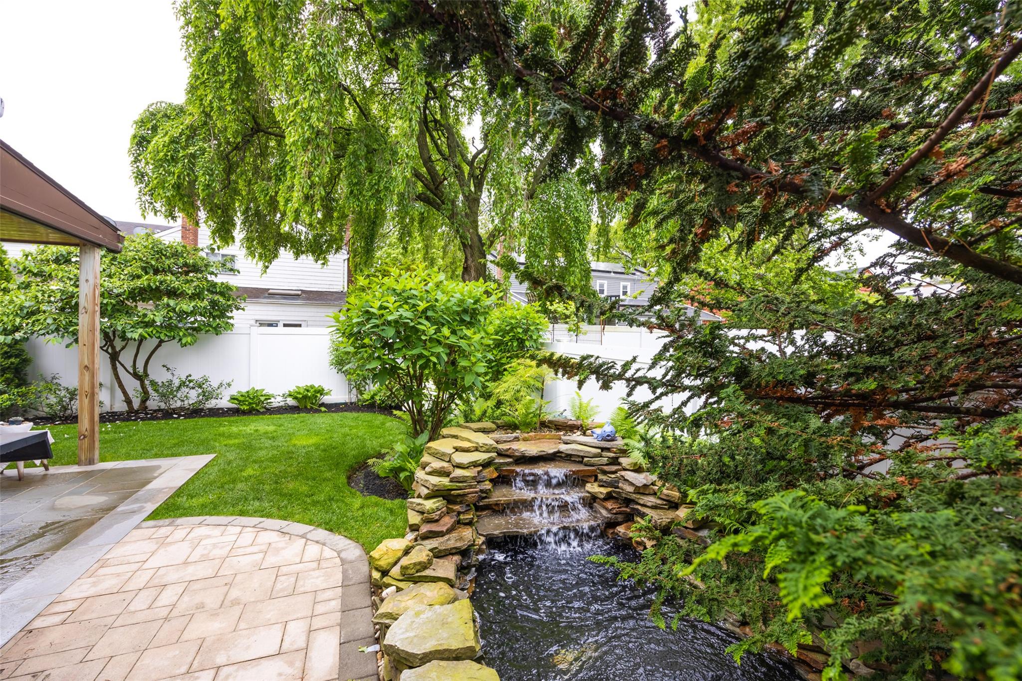 8 Marietta Drive, Westbury, New York image 4