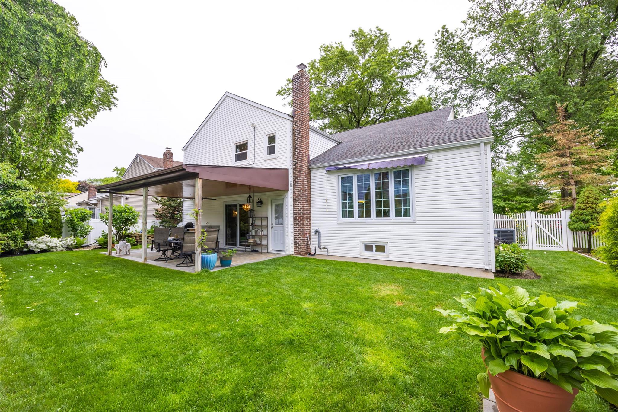 8 Marietta Drive, Westbury, New York image 6