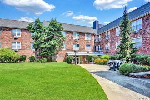 30 Daley Place 247 Lynbrook NY 11563