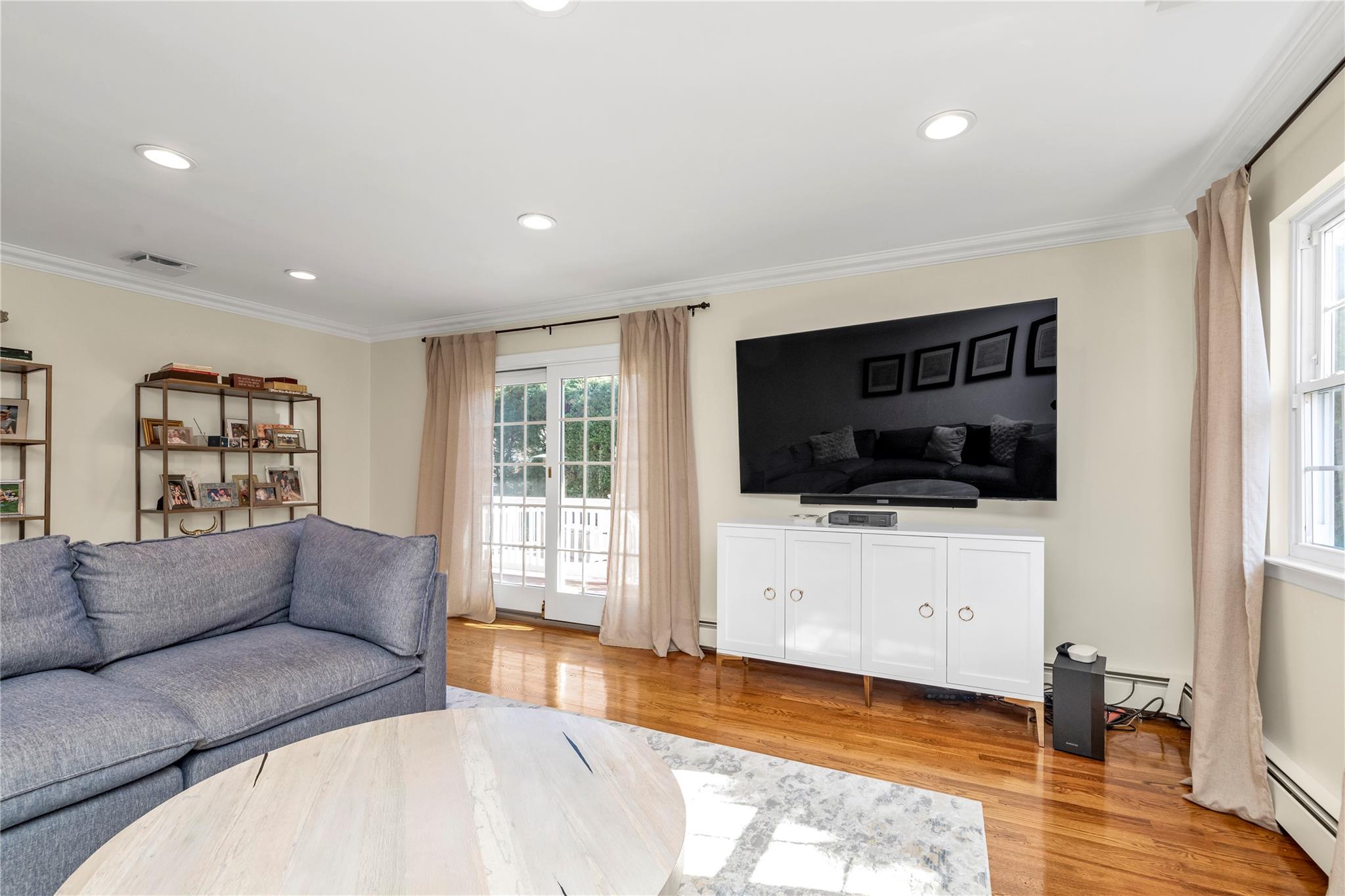 21 Chestnut Avenue, Glen Head, New York image 10