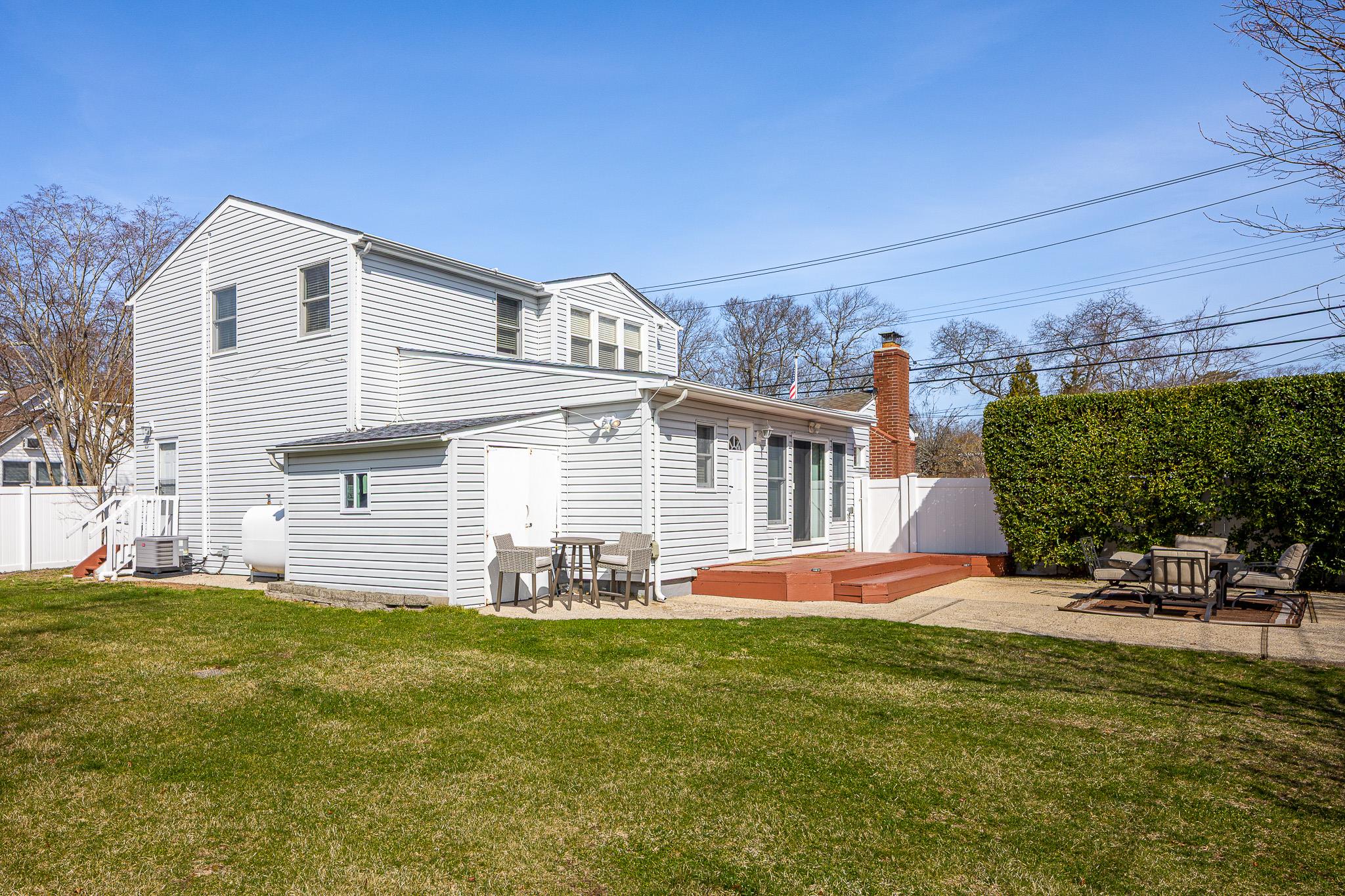 40 Fry Boulevard, Patchogue, New York image 24