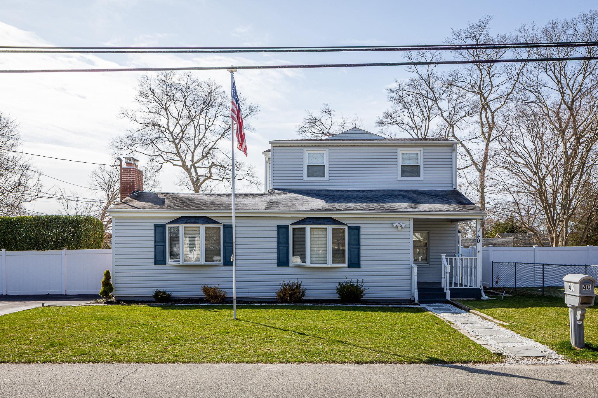 40 Fry Boulevard, Patchogue, New York image 22