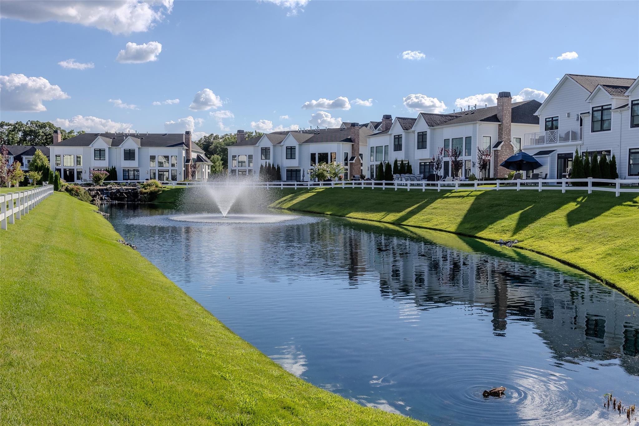 82101 Spruce Pond Circle #82101, Plainview, New York image 45