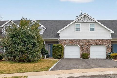 Condo For Sale - 14 Miro Place<br/> Port Washington, NY 11050