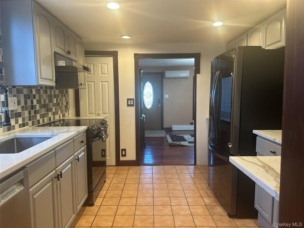 Photo of 542 JERUSLEM AVE, Hicksville, NY 11801 (MLS # 954569)