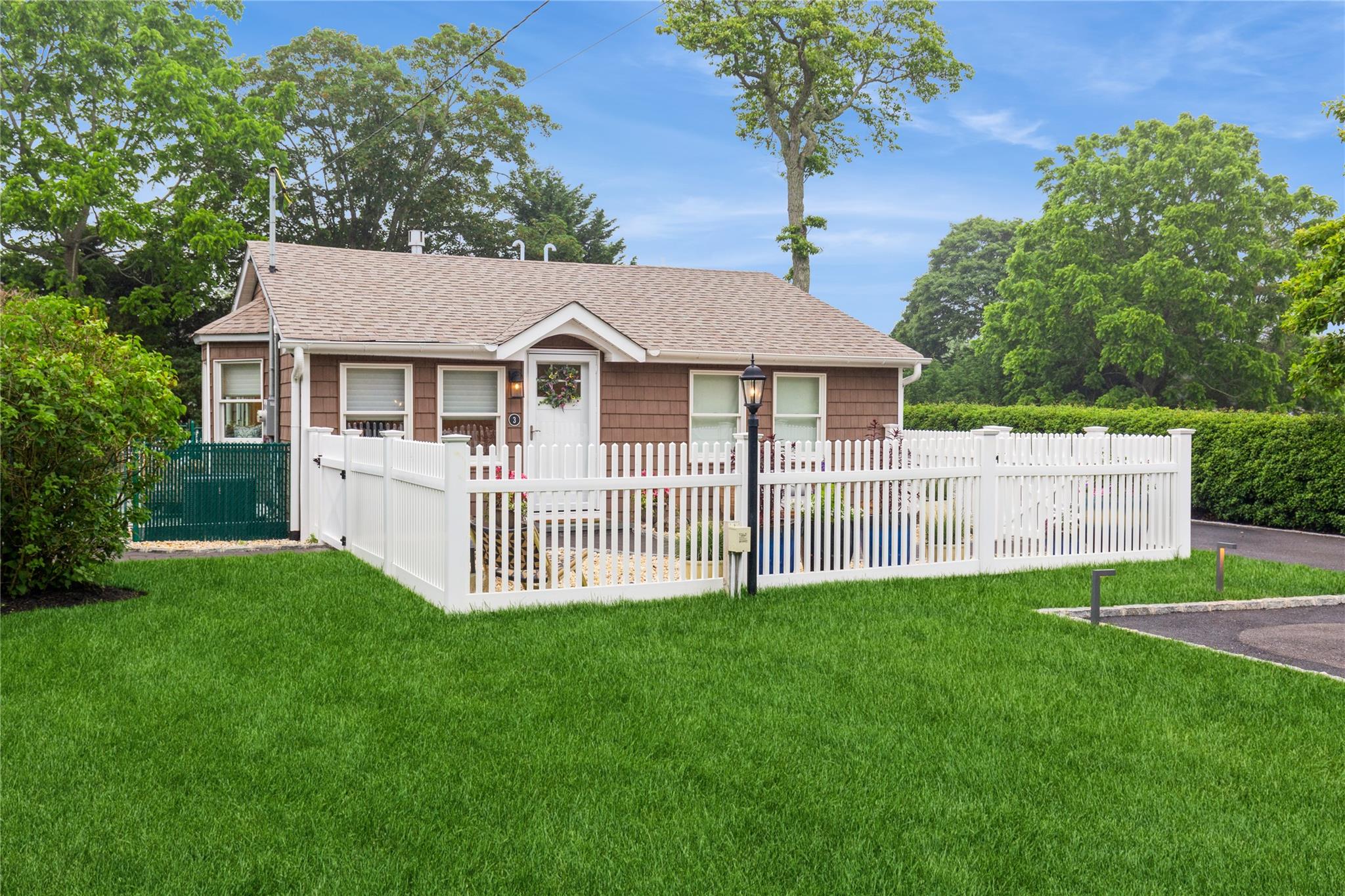 Dock Road, Remsenburg, Hamptons, NY - 2 Bedrooms  
2 Bathrooms - 