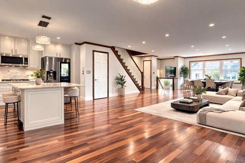 Condo For Sale - 120-19 Ketch Court<br/> College Point, NY 11356