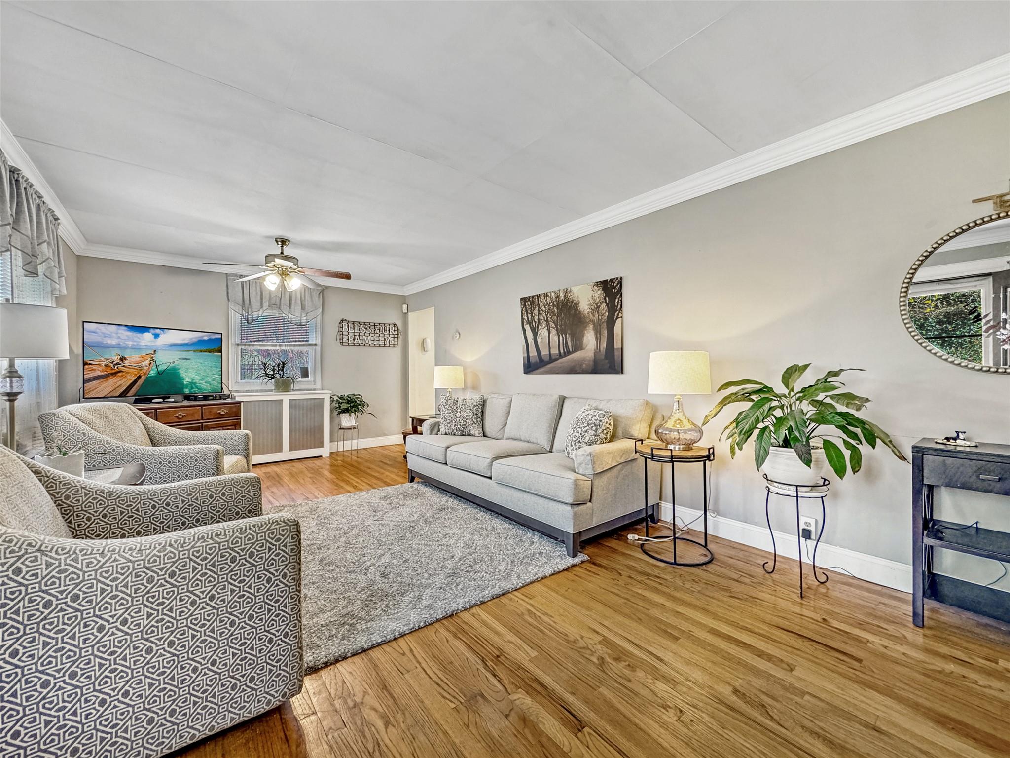 20 Elm Avenue, Glen Cove, New York image 6