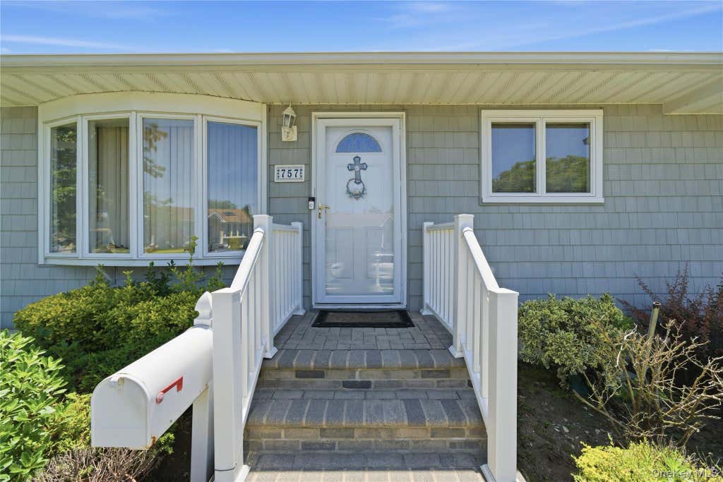 Photo of 757 Anderson Avenue, Franklin Square, NY 11010 (MLS # 1027488)