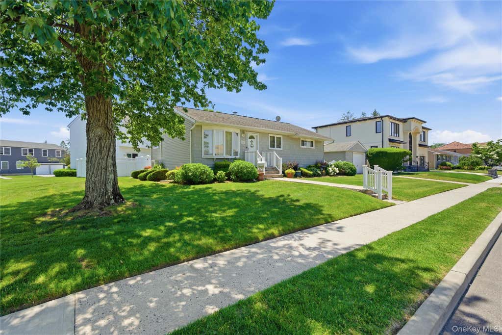 Photo of 757 Anderson Avenue, Franklin Square, NY 11010 (MLS # 1027488)