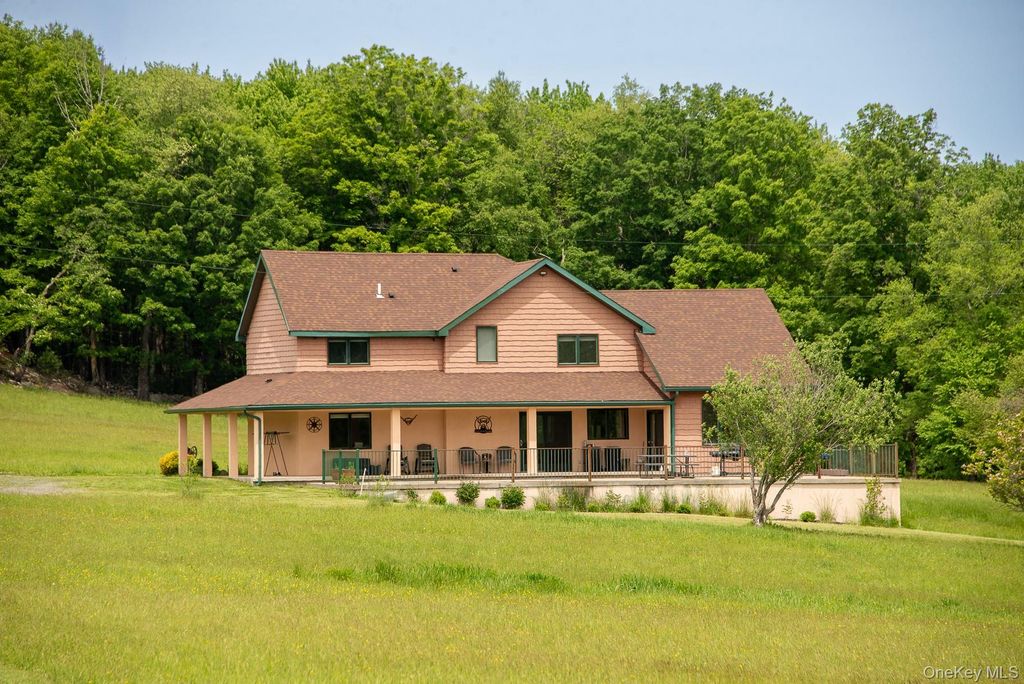 Photo of 240 Mountaindale Road, Greenfield Park, NY 12435 (MLS # 1007574)
