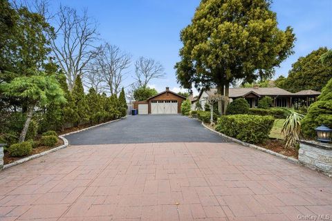 13 Laurel Lane Shirley NY 11967