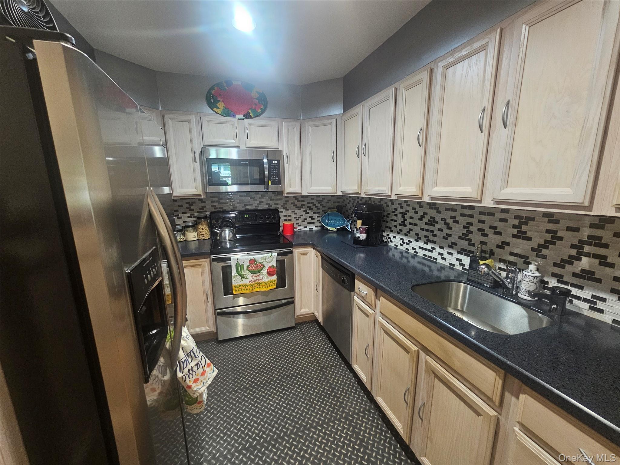 1337 Broadway C10
