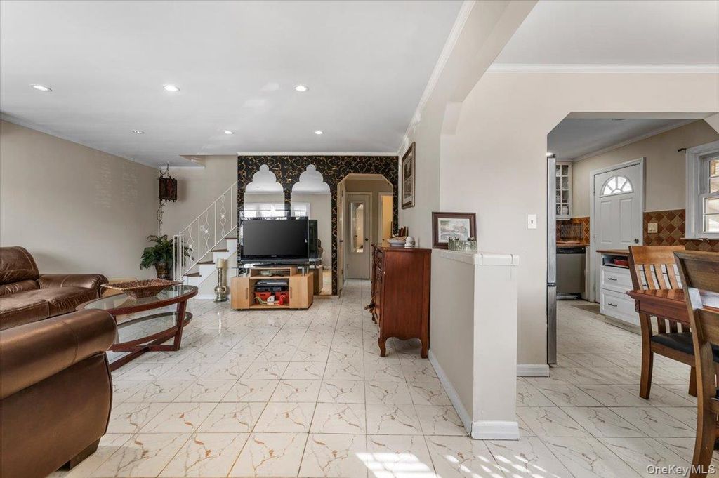 Photo of 33 McKee Street, Floral Park, NY 11001 (MLS # 961805)