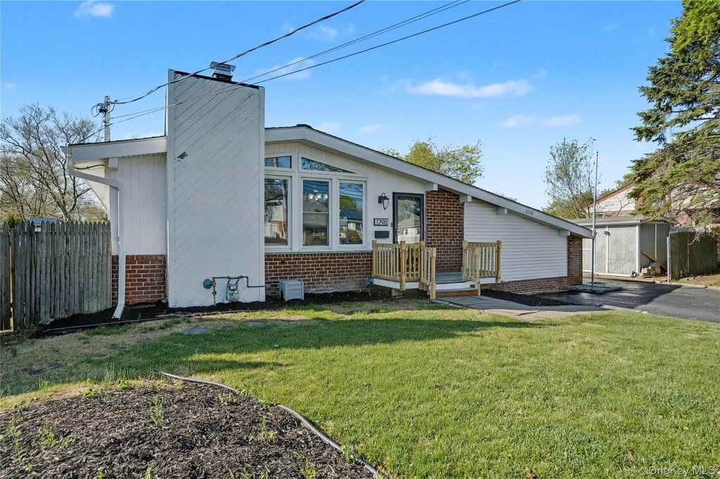 Photo of 1298 Pulaski Road, East Northport, NY 11731 (MLS # 988535)