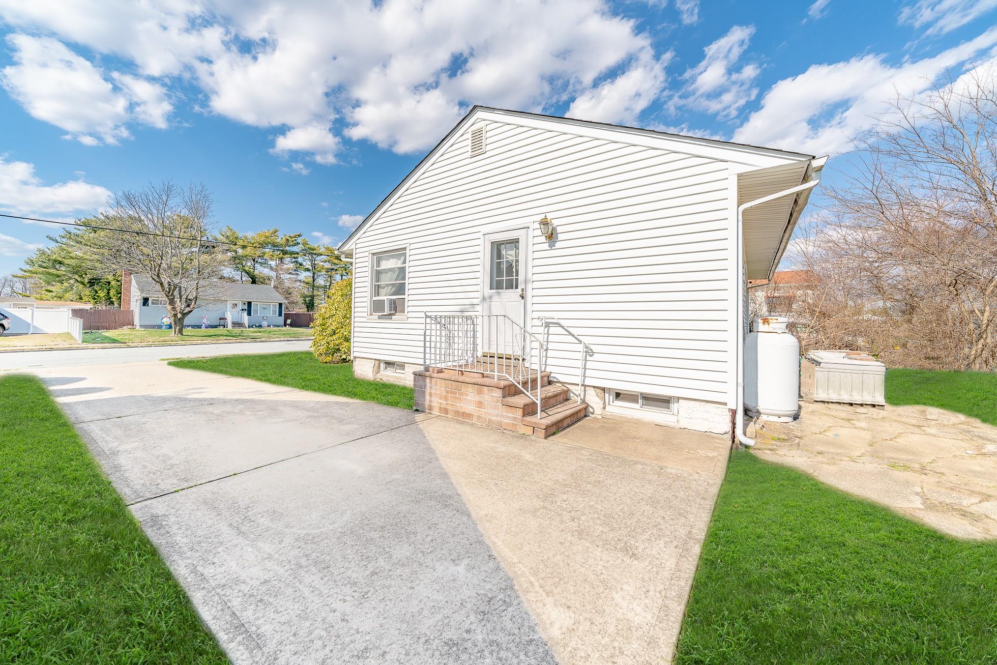 3 Beta Drive, Amityville, Florida image 15