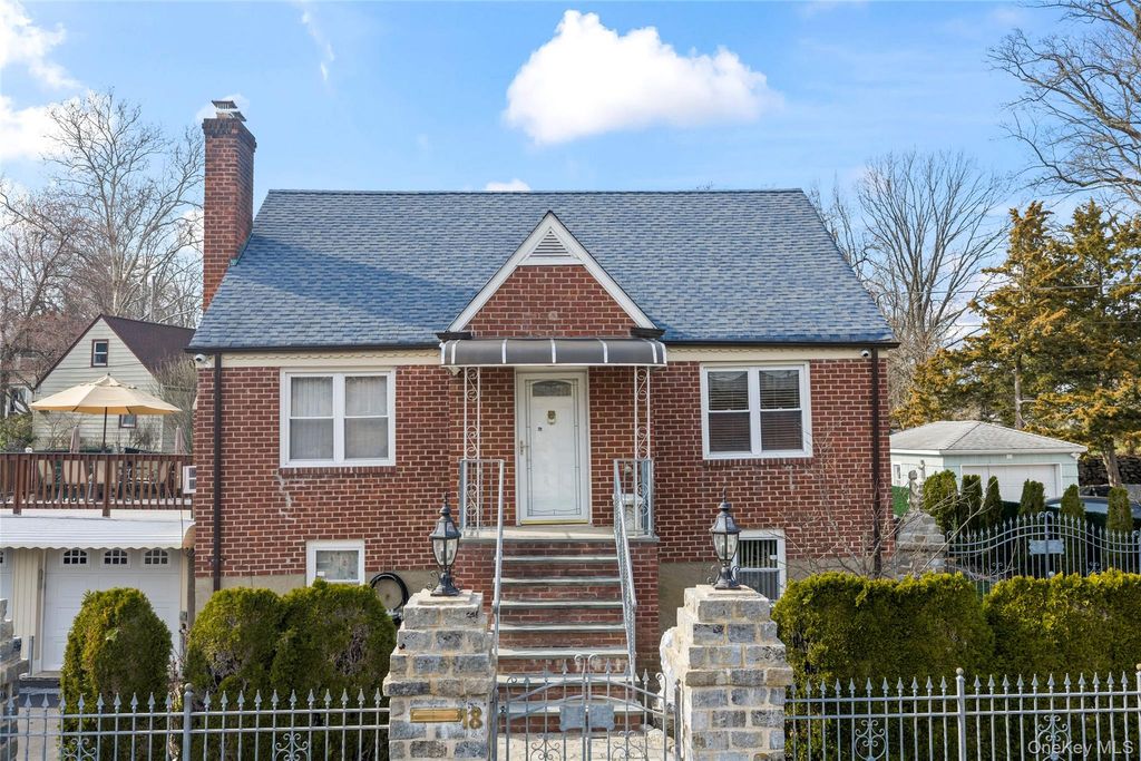 Photo of 18 Butler Place, Yonkers, NY 10710 (MLS # 979936)