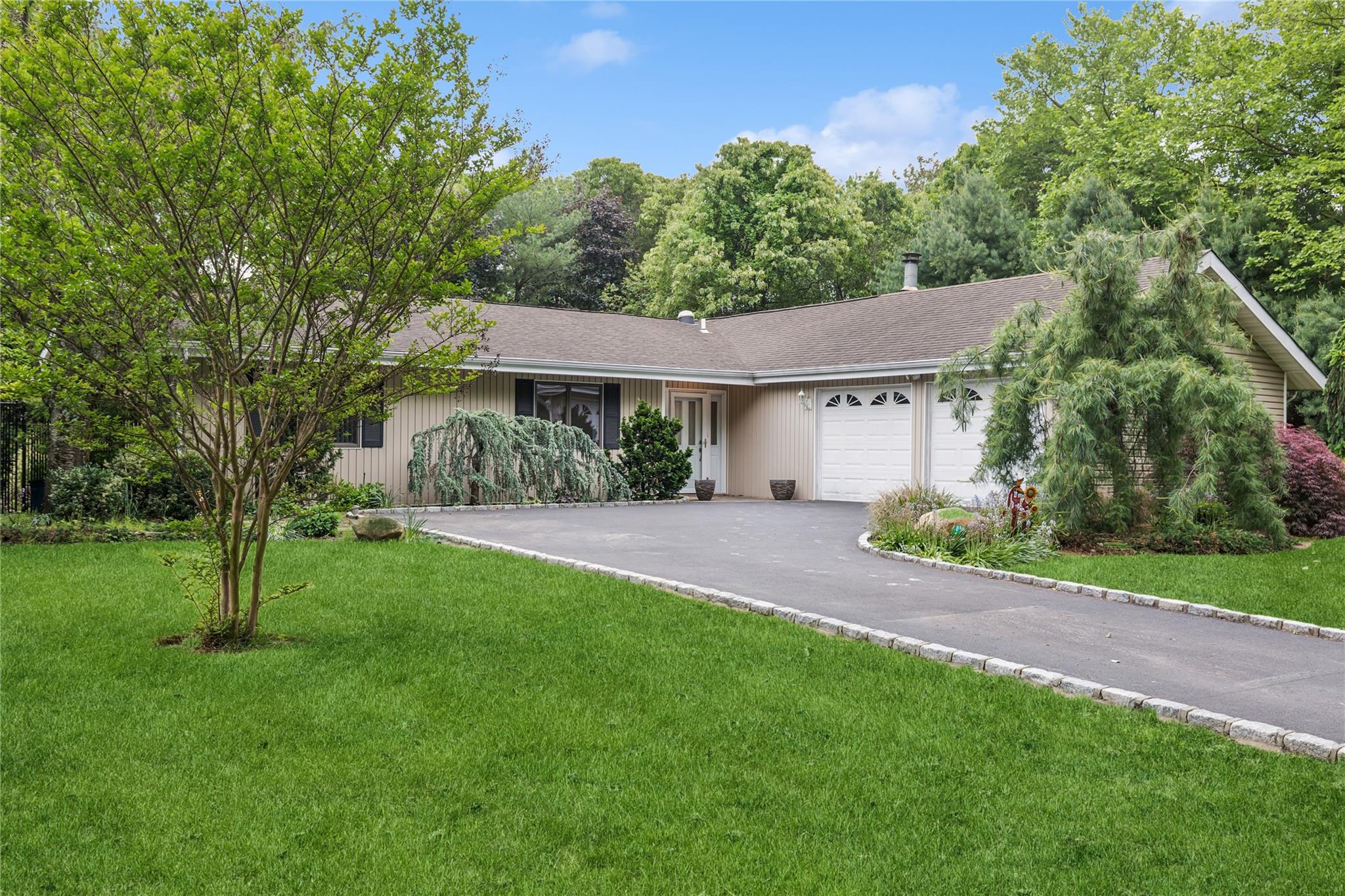 Patricia Lane, South Setauket, Hamptons, NY - 3 Bedrooms  
2 Bathrooms - 