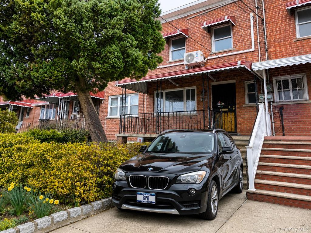 Photo of 1061 E 218th Street, Bronx, NY 10469 (MLS # 1000483)