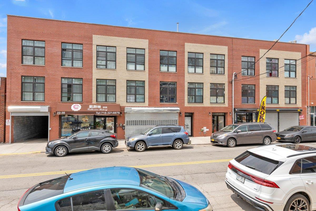 College Point Boulevard 2G, College Point, Queens, NY - 2 Bedrooms  
1 Bathrooms  
5 Rooms - 