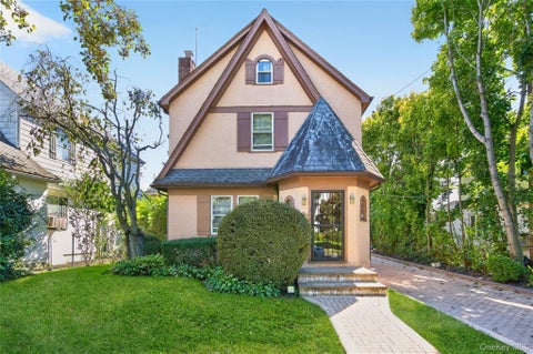 Photo of 26 Baker Hill Road, Great Neck, NY 11023 (MLS # 1065622)