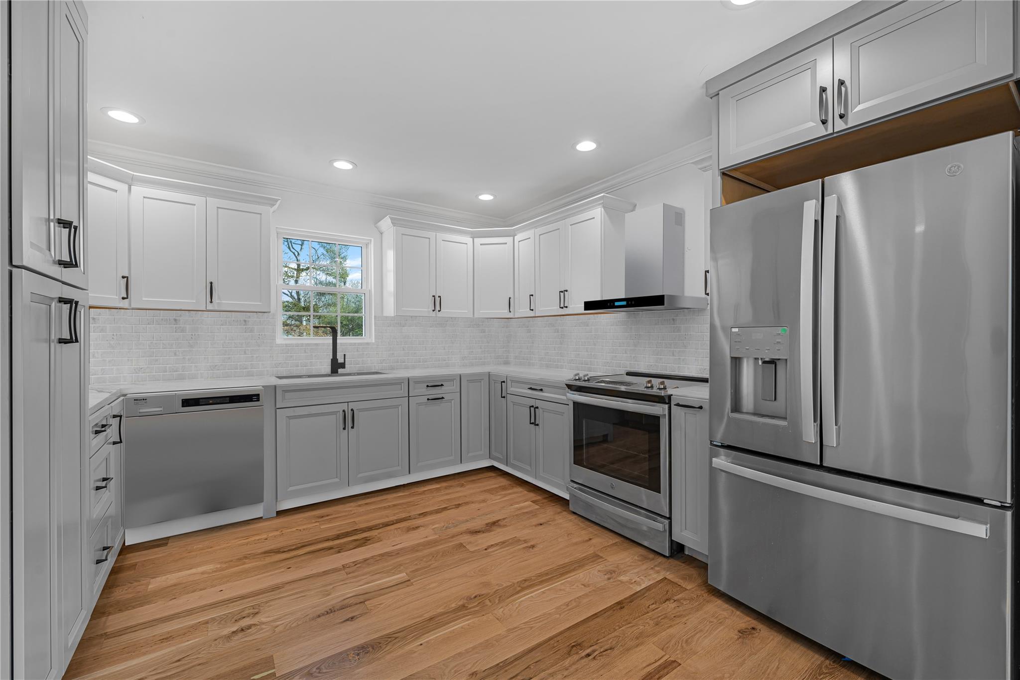 213 Holland Avenue, Medford, New York image 10
