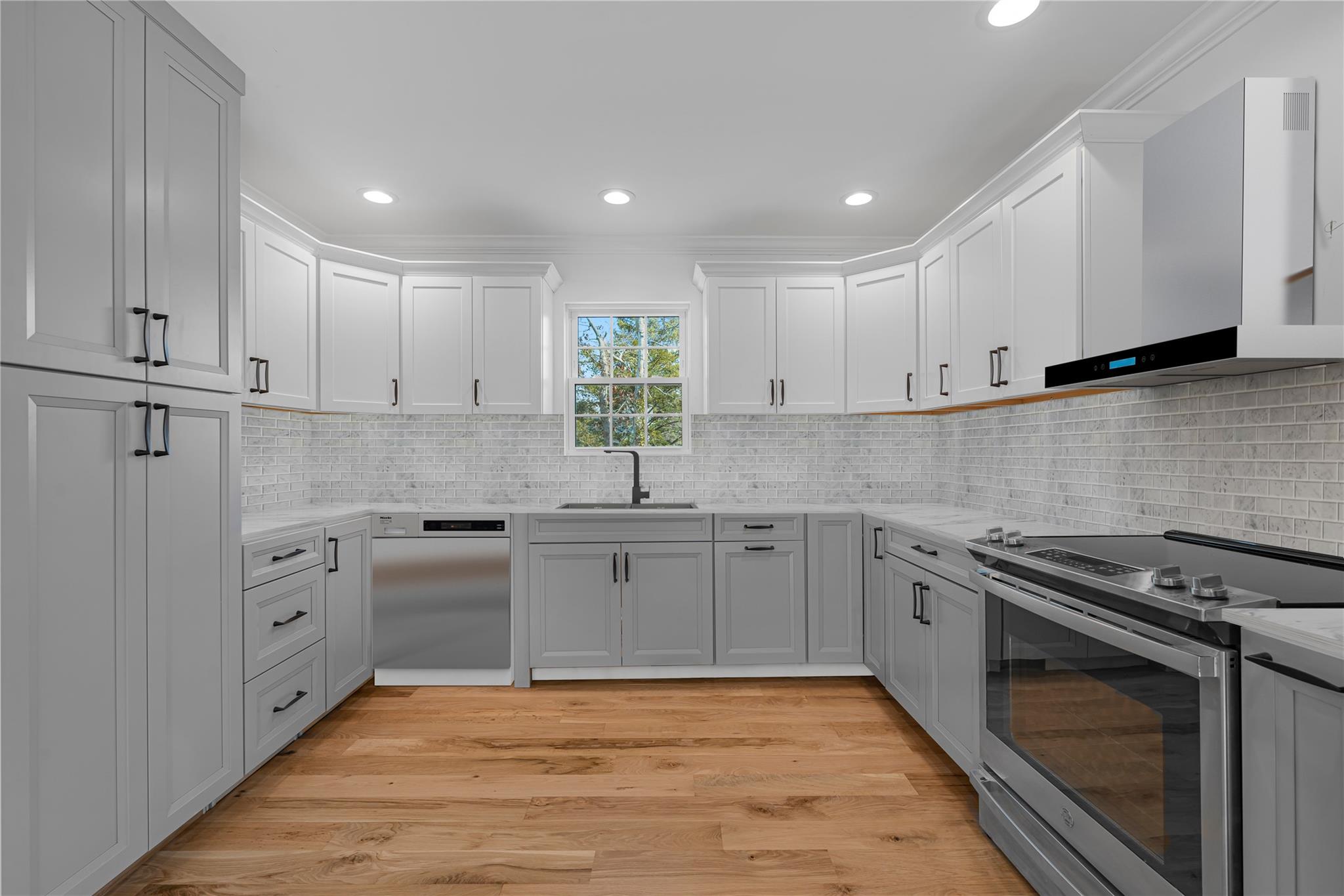 213 Holland Avenue, Medford, New York image 1