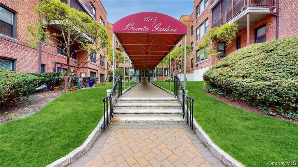 Photo of 1015 Old Post Road #1G, Mamaroneck, NY 10543 (MLS # 960679)