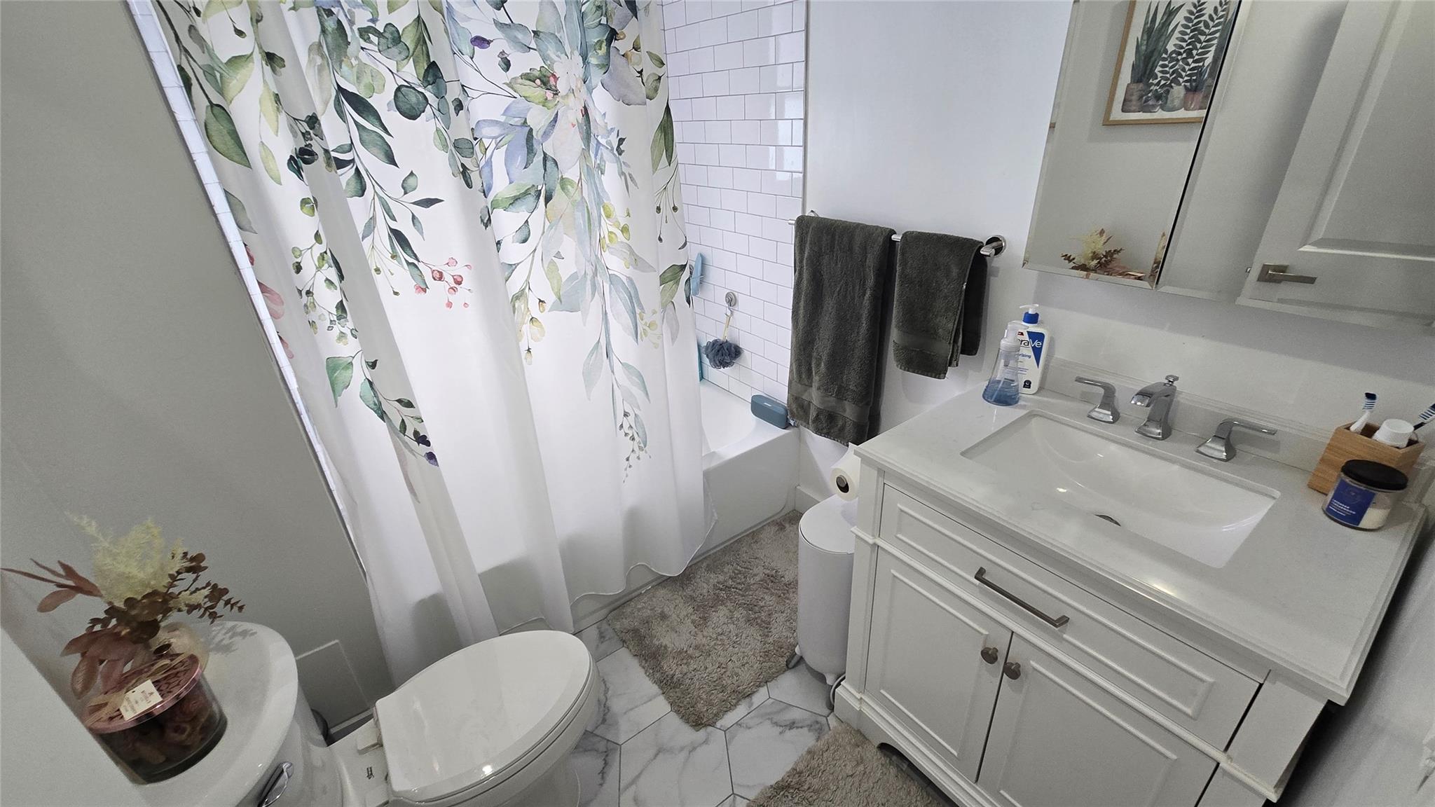 East Rockaway, New York 11518, United States, 1 Bedroom Bedrooms, ,1 BathroomBathrooms,Residential,Active,149151