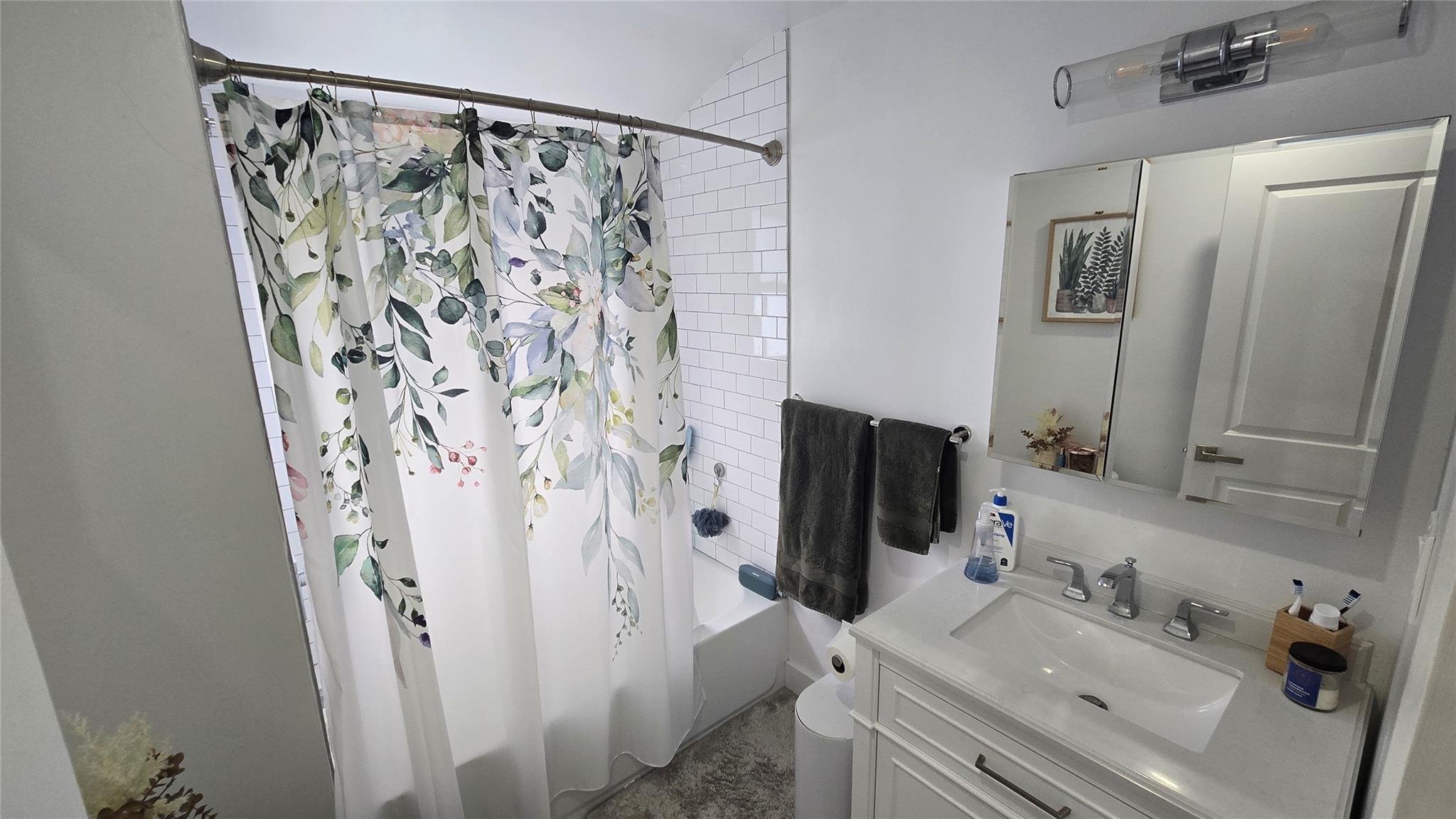 East Rockaway, New York 11518, United States, 1 Bedroom Bedrooms, ,1 BathroomBathrooms,Residential,Active,149151