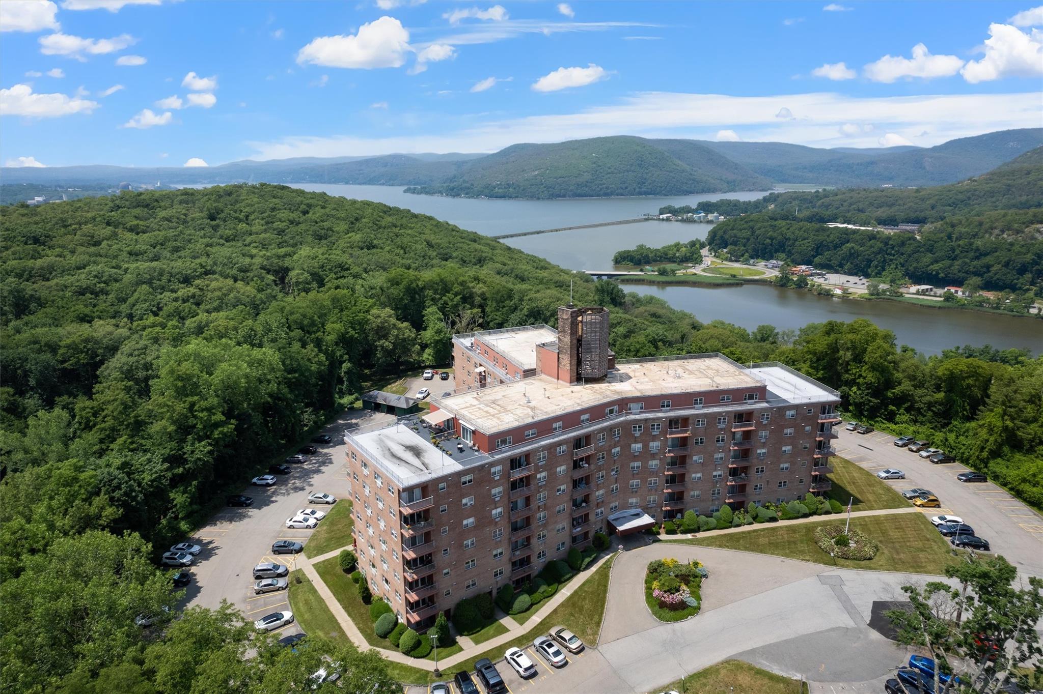 Lakeview Drive 3J, Peekskill, New York - 2 Bedrooms  
2 Bathrooms - 